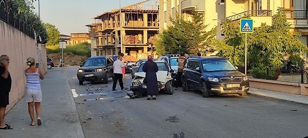 Eşine sinirlendi aracı hurdaya çevirdi.