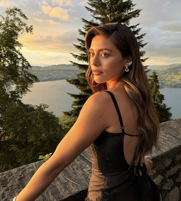 Kızılcık Şerbeti'nin Doğa'sı olarak hayatımıza hızlı ve çokça sağlam bir giriş yapan ünlü oyuncu Sıla Türkoğlu, şimdilerde sezon arasının ve yazın tadını çıkarıyor!