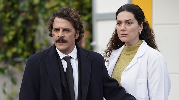 Başrollerini Bergüzar Korel ve Mehmet Günsür'ün paylaştığı Annem Ankara geçtiğimiz sezon Kanal D'de yayınlanmıştı.