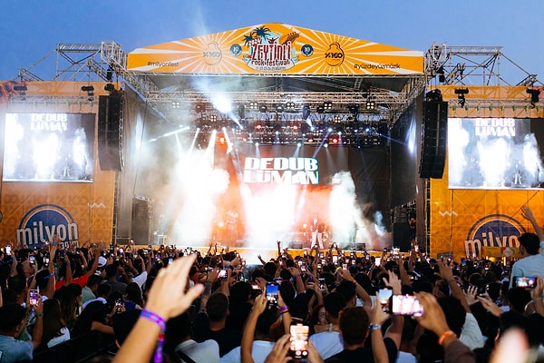 21-22-23-24 Ağustos tarihlerinde İstanbul Kilyos’taki Milyon Beach’te gerçekleştirilecek festival, 2 sahnede toplam 40 sanatçıya ev sahipliği yapacak.