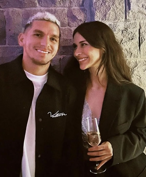 Aylardır konuştuğumuz aşklardan biri de Galatasaraylı Lucas Torreira ile oyuncu Devrim Özkan'ın yaşadığı, biliyorsunuzdur.