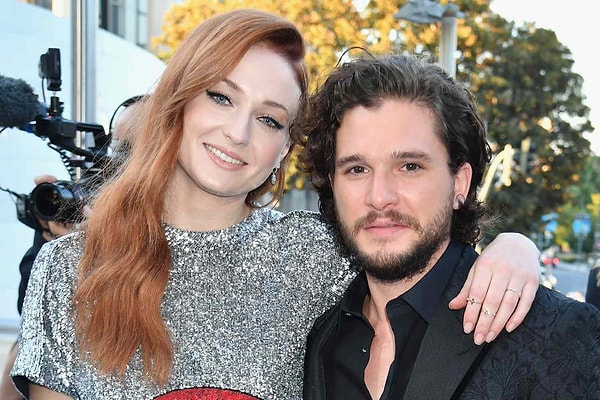 Yıllar sonra Sophie Turner ve Kit Harington, bu kez bambaşka bir yapımda yeniden yan yana geldi: The Dreadful.