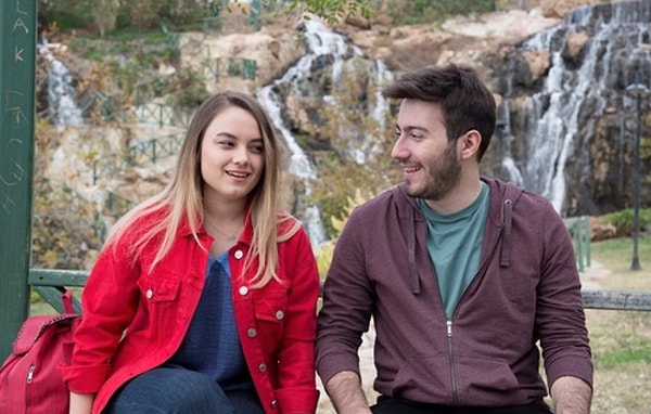 Enes Batur ve Başak Karahan, 2017–2018 yılları arasında YouTube dünyasında sıkça birlikte içerik üreten ve sosyal medyada paylaşımlarıyla dikkat çeken çiftlerden biriydi.