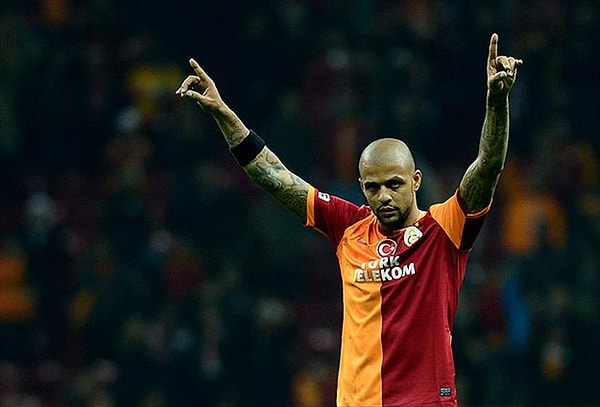 Galatasaray’da geçirdiği 4 sezonda saha içindeki sert futbolu ile dikkat çeken Felipe Melo, yıllar geçse de Galatasaray-Fenerbahçe rekabeti ile ilgili paylaşım yapmaktan geri durmuyor.