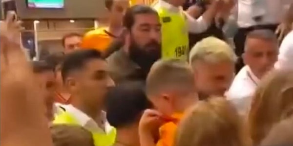 Galatasaray’ın dünyaca ünlü golcüsü Mauro Icardi ile ilgili paylaşılan bir video sosyal medyada gündem oldu.