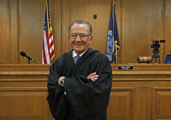 Frank Caprio Kimdir?