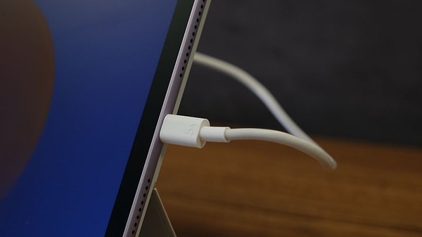 Güçlü batarya ve 40 W Huawei SuperCharge ile şarjı hiç dert etmeyeceksiniz.