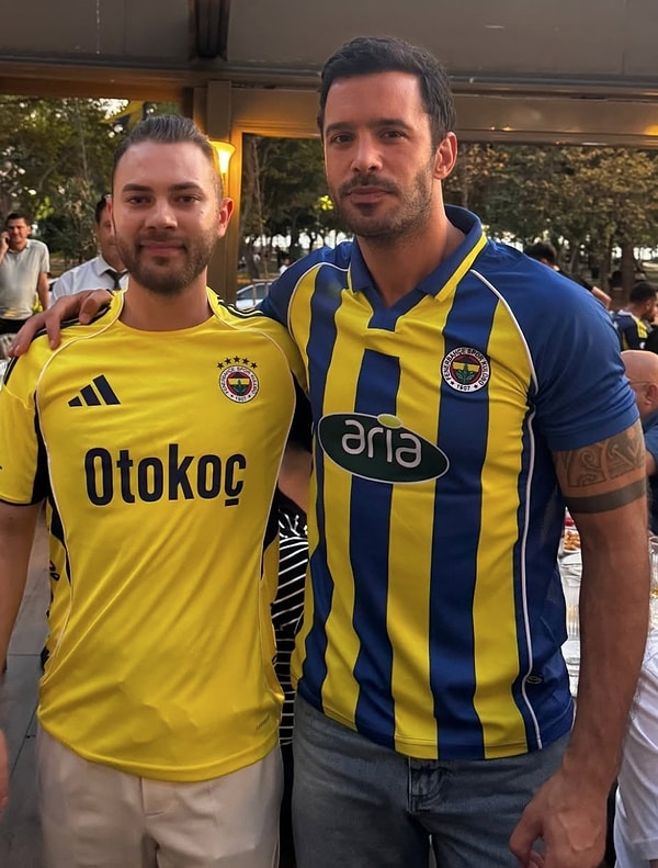 UEFA Şampiyonlar Ligi play-off turu çerçevesinde oynanan Fenerbahçe – Benfica maçının hemen öncesinde, sinemanın ve televizyonun bilinen yüzlerinden bir grup isim, maçı izlemek için bir araya geldi.