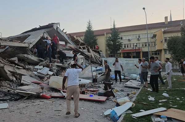 Geçtiğimiz günlerde Balıkesir’de meydana gelen deprem, birçok binada hasara yol açtı ve ne yazık ki bir can kaybına sebep oldu.