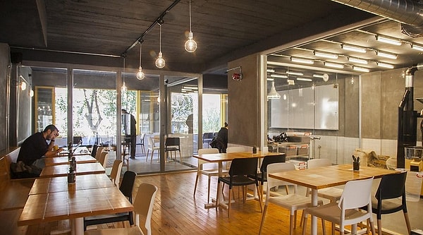 4. Walter's Coffee Roastery – Moda