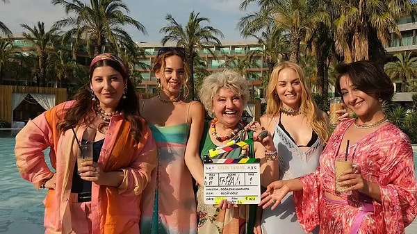 Gelin Takımı 2, ilk filmde olduğu gibi eğlenceli ve samimi atmosferini sürdürecek.