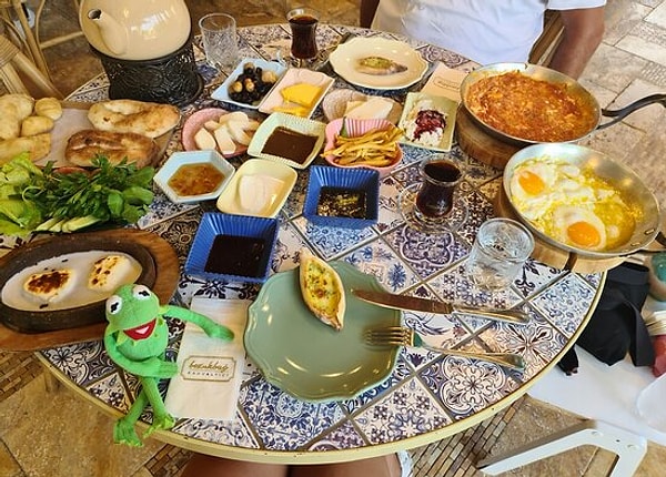 7. Bozukbağ Kahvaltıcısı – A Colourful and Natural Buffet Breakfast in Göltürkbükü