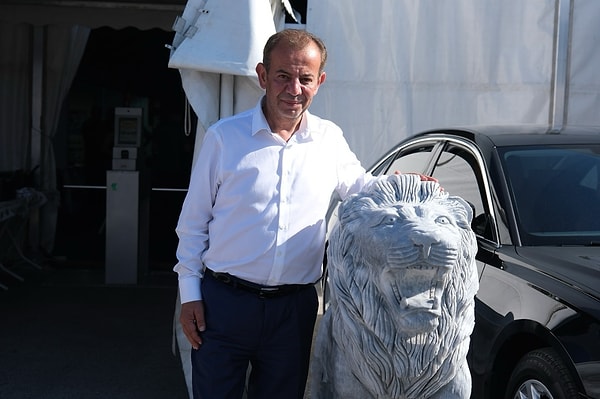 Tanju Özcan'ın "aslanlı" göndermesi sosyal medyada kimilerince beğenildi, kimileri tarafından tepki gördü.