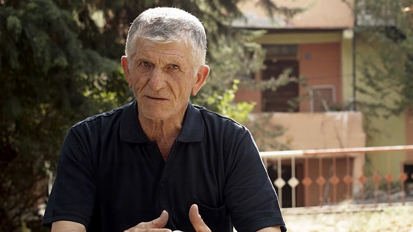 Her şey Ankara’da bir fırında çalışan Ömer Acar’dan ekmek isteyen kadının konservatuvar teklifiyle başlıyor…