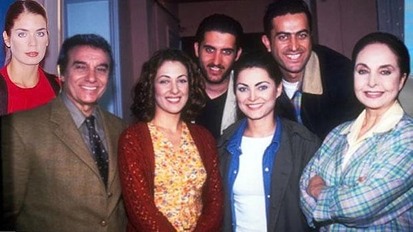1999-2002 yılları arasında yayınlanan Yılan Hikayesi, Türk televizyon tarihinin unutulmaz yapımları arasında yerini çoktan almıştı.