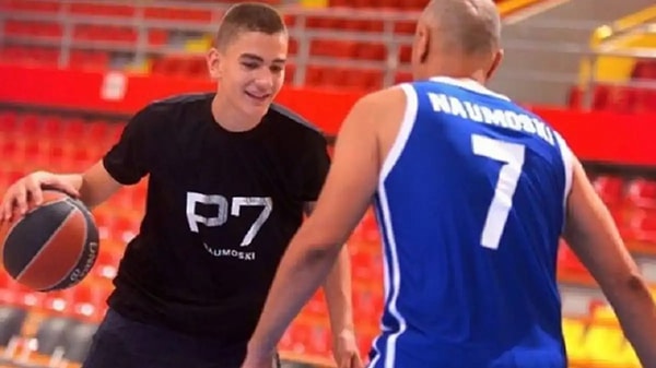 Avrupa'nın gelecek vaat eden önemli basketbolcularından biri olarak görülüyor.