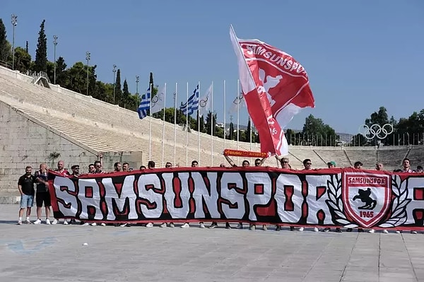 Samsunspor taraftarı takımını kilometrelerce ötede yalnız bırakmadı ve Atina'da takımını destekledi.