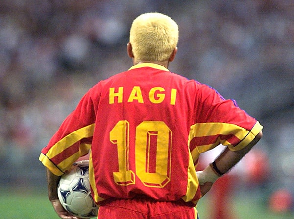 "Hagi, Hagi, Hagi..." Ercan Taner'in seslendirmesiyle okuyun ve anlatılacaklardan sonra milli takımın liderinin etkisini bir kez daha görün.