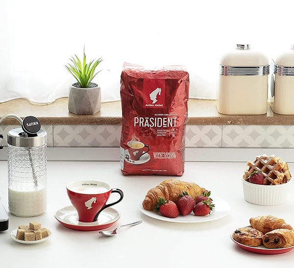 Bu hafta çok satanlar listesinde öne çıkan Julius Meinl President çekirdek kahve, orta kavrulmuş yapısı ve klasik aromasıyla güne keyifli bir başlangıç yapmak isteyenler için harika bir seçenek.