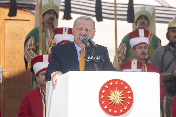 Ahlat'ta birlik ve beraberlik mesajı veren Erdoğan'ın konuşmasından öne çıkanlar şöyle: