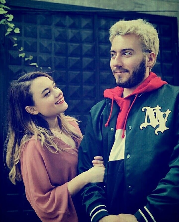 Dahası, Batur’un X’te paylaştığı ve kısa süre sonra sildiği “Bu kadarı yeterli :D Başak umarım mutlusundur fakat biliyorsun ki ‘U eat me first :D’ and I hop u good now” ifadeleri sosyal medyada büyük tepki topladı.