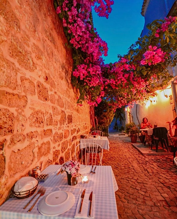 7. Eflatun Alaçatı