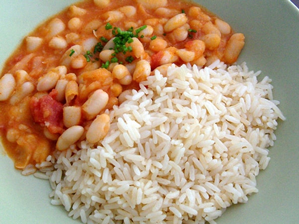 8. Kuru Fasulye & Pilav: A Staple of Turkish Restaurants
