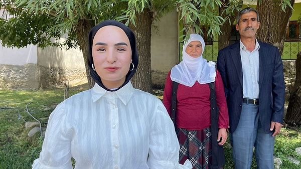 Çimen, sınav sonucunu Aydın'da bir otelde çalışırken öğrendi.