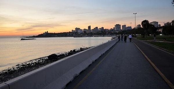 2. Caddebostan Beach (Kadıköy)