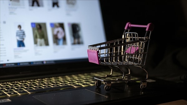 Çin kaynaklı e-ticaret sitelerinin Türkiye'ye aylık satışları 300 milyon doları geçti.