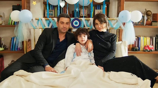 İzlenme rekorları kıran Kanal D dizisi Uzak Şehir'in yeni sezon çekimleri başladı.
