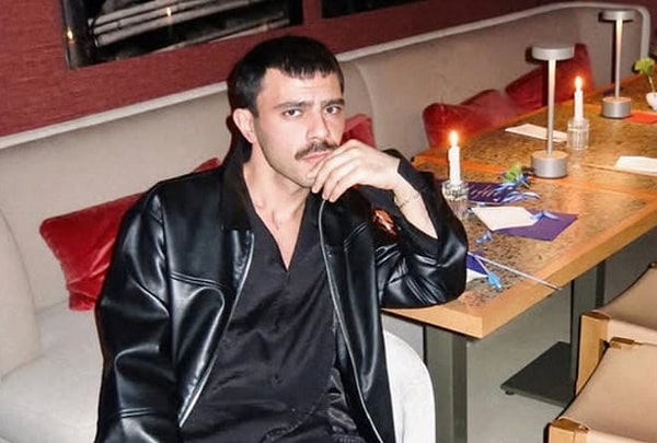 1. Geçtiğimiz hafta fotoğrafçı Mesut Adlin'in 18 yaşından küçük biriyle konuşmaları ifşalandı.