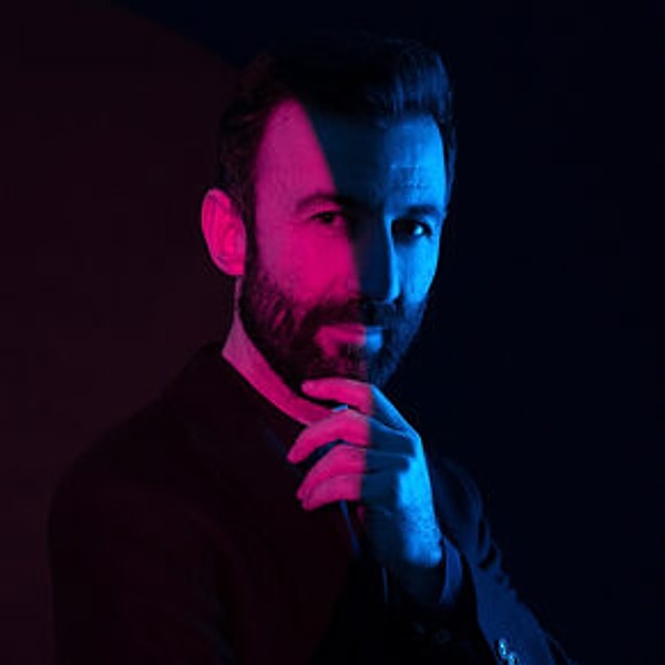5-28 Eylül 2025 tarihleri arasında Die Akt Galerie’de açılacak “UnNude: Bedenin Mimarisi” adlı kişisel sergisinde Yıldırım, bedeni bir mimari form gibi ele alacak.