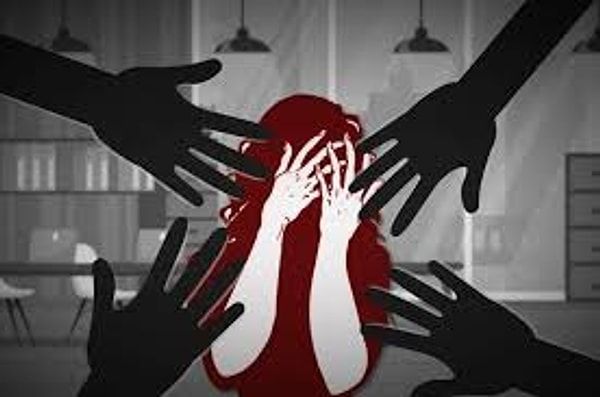 Yaklaşık 1 haftadır pek çok kadın, medya sektöründe yer alan tanınmış isimlerin taciz ya da istismarına uğradığına dair iddialarda bulunuyor.