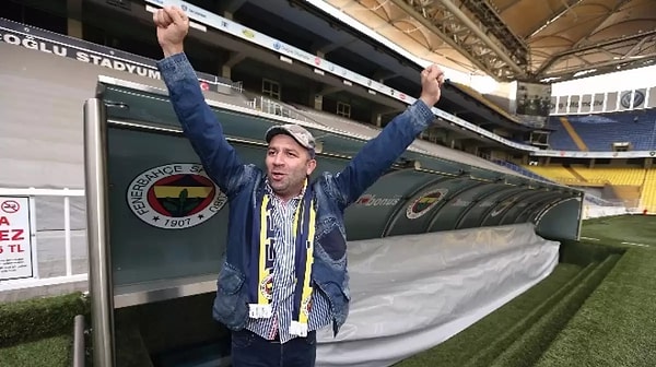 Şevket Çoruh'un kaliteli işlerinin yanı sıra Fenerbahçeli kimliği de herkes tarafından biliniyor.