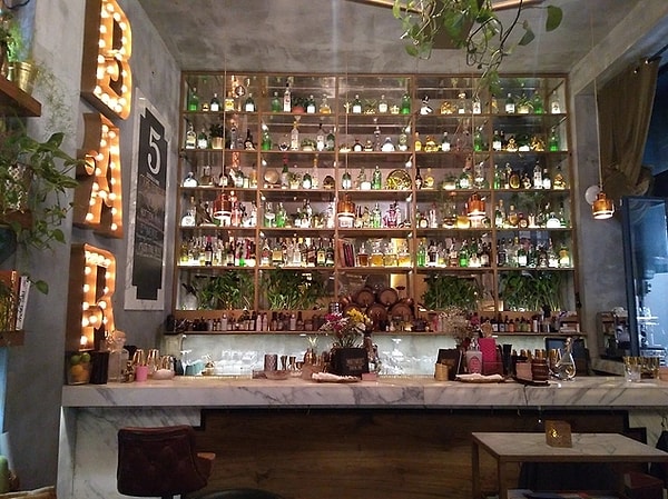 2. Moretenders’ Cocktail Crib & Sushi - Beyoğlu