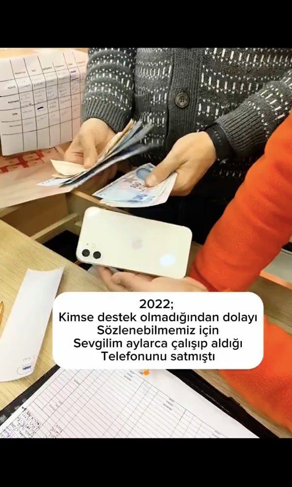 2022 yılında durumları olmadığı için telefonlarını satan gençler, 3 yılda mutlu bir hayata sahip olduklarını dile getirdiler.