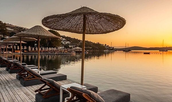 7. Escape Beach & Lounge