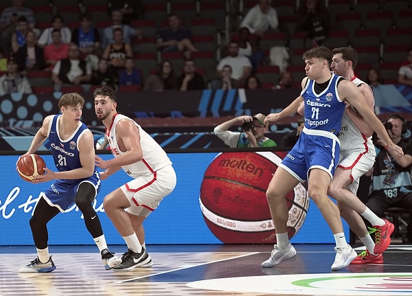 12 Dev Adam, ikinci maçında Çekya'yı 92-78 yendi.