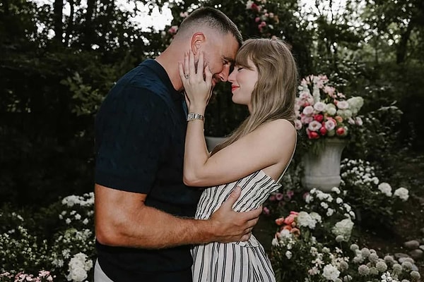 Taylor ve Travis çifti aslında birkaç hafta öncesinden nişanlanmış.