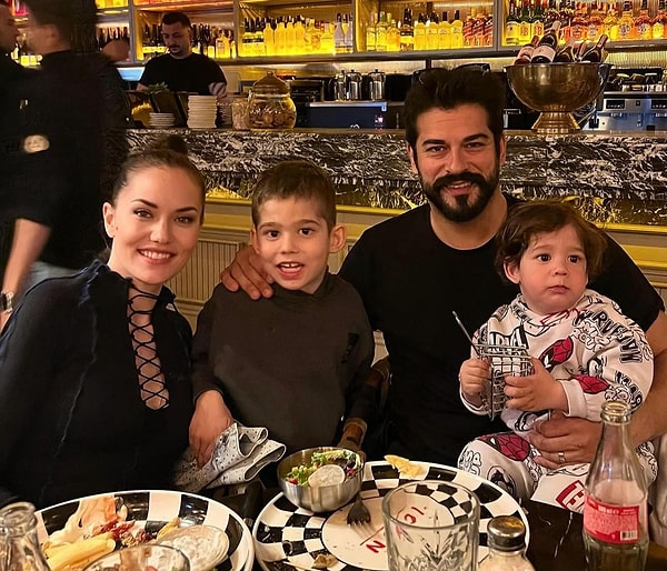 Gözde evli çift Burak Özçivit ve Fahriye Evcen, magazin gündeminden düşmüyor.