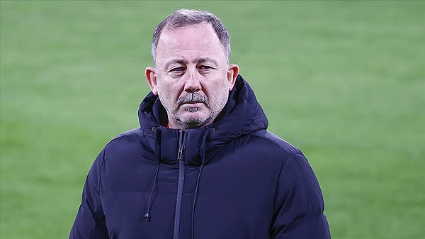 Altyapısında yetiştiği Beşiktaş’ta efsaneler arasına giren Sergen Yalçın, yeniden Beşiktaş’ın başına geçti.