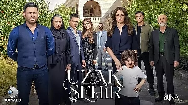Kanal D ekranlarında yayınlanan Uzak Şehir, sezona damga vuran işlerin başında yer alıyor.