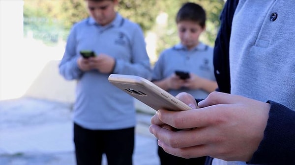 Okullarda telefon yasaklanıyor mu?