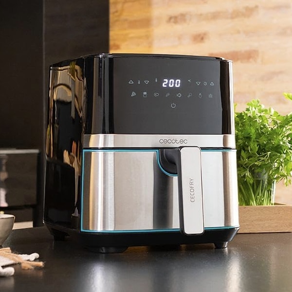 Sağlıklı ve pratik yemekler hazırlamak isteyenler için Cecotec CecoFry 5500 Pro Air Fryer XL harika bir mutfak yardımcısı.