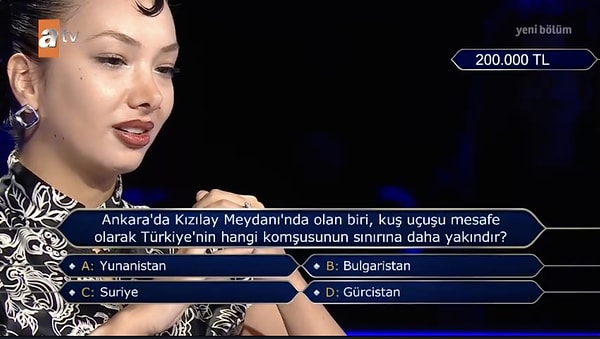 Ankara'da Kızılay meydanında olan kişi kuş uçuşu mesafe olarak Türkiye'nin hangi komşusunun sınırına daha yakındır?