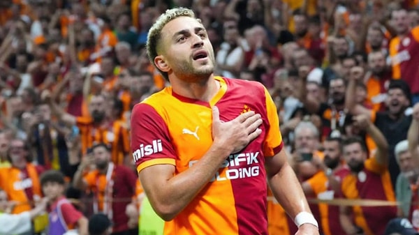 Yeni sezon transfer dönemine de yeni sezona da fırtına gibi başlayan son şampiyon 3 yılın şampiyonu Galatasaray adeta köşeye sıkıştı.