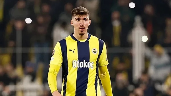 Akşam saatlerinde Kerem ve Asensio transferlerini açıklayan Fenerbahçe, Yusuf Akçiçek'in de takımdan ayrıldığını duyurdu.