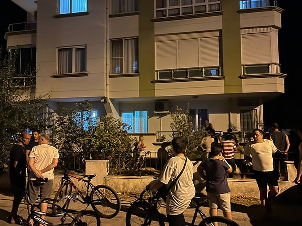 Muğla’da CHP’li belediye başkanlarına ait olan eve molotofkokteyli atıldı.