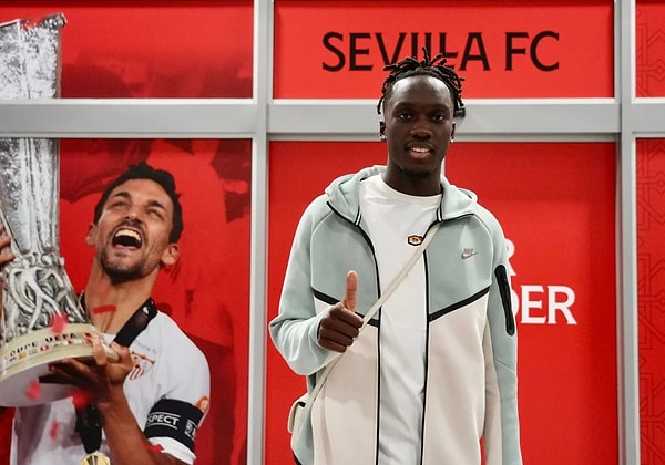 Batista Mendy, Sevilla'ya transfer oldu.